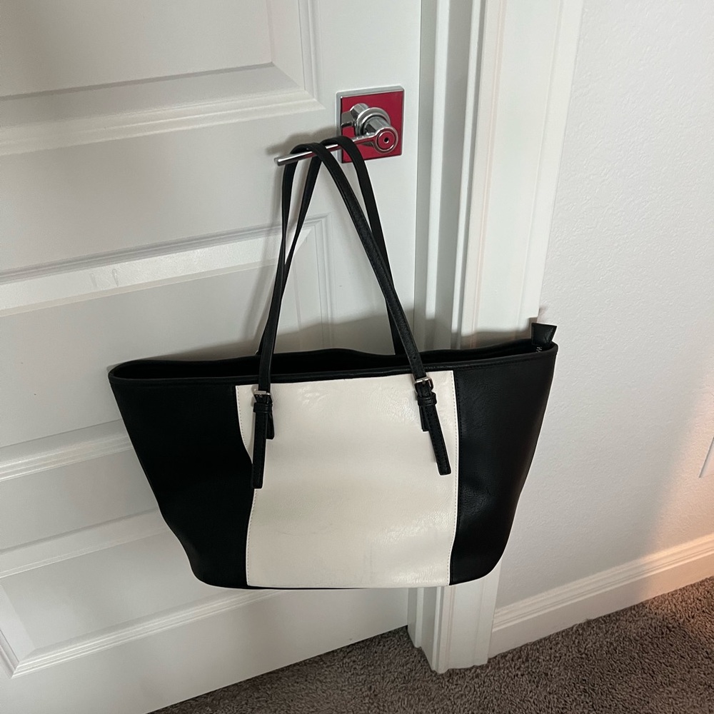 Purse - Picture 2 of 4